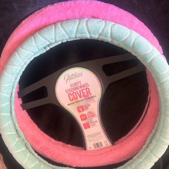 Furry Car Steer-wheel covers - Picture 3 of 3